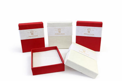 Cutie cadou pentru Martisor, text Martie, 8.5x6x3 cm, Alb Rosu