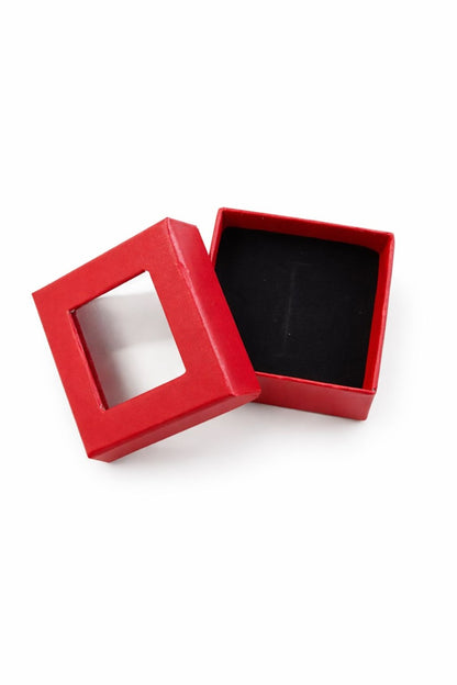 Cutie carton rosie cu fereastra 4.5x4.5x2 cm, interior negru, pentru martisor sau bijuterii