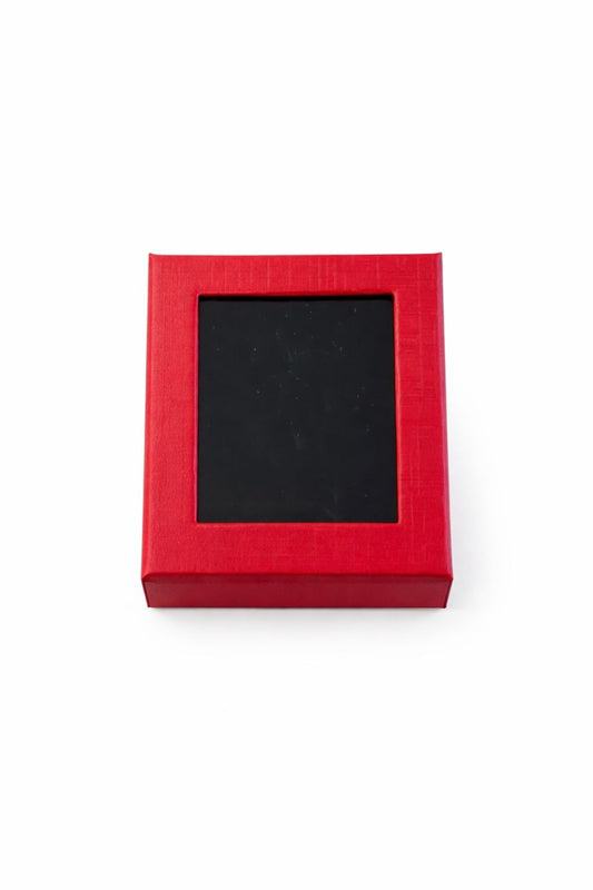 Cutie carton rosie cu fereastra 4.5x4.5x2 cm, interior negru, pentru martisor sau bijuterii
