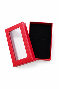 Cutie carton rosie cu fereastra 6.5x8x2.5 cm, interior negru, pentru martisor sau bijuterii