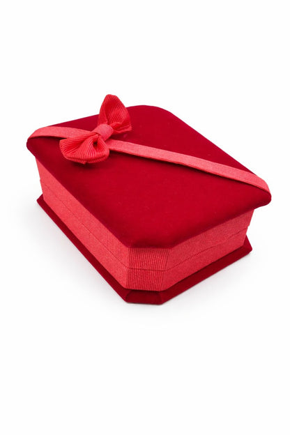 Cutie octogonala catifea rosie 7.5x10x3.5 cm cu interior negru, pentru bijuterii sau martisor