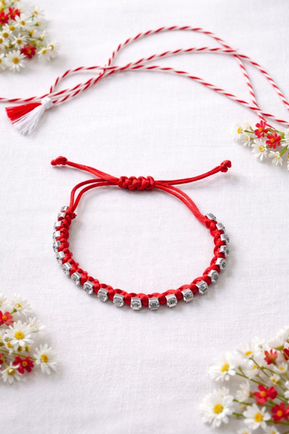 et de 20 de bratari martisor rosii cu margele argintii si snur reglabil