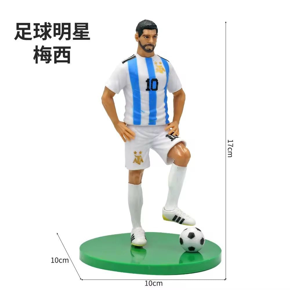 Figurina de colectie fotbalist cu minge si suport, 17 cm