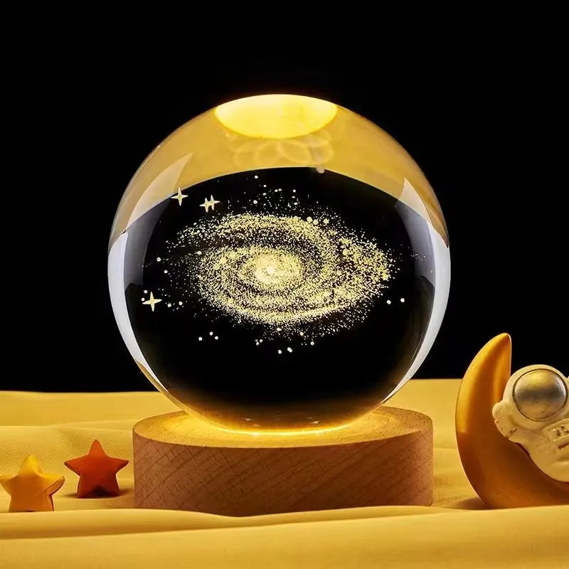 Glob Cristal 10cm Galaxie cu Suport Lemn Luminos , Decor Elegant si Cadou Premium