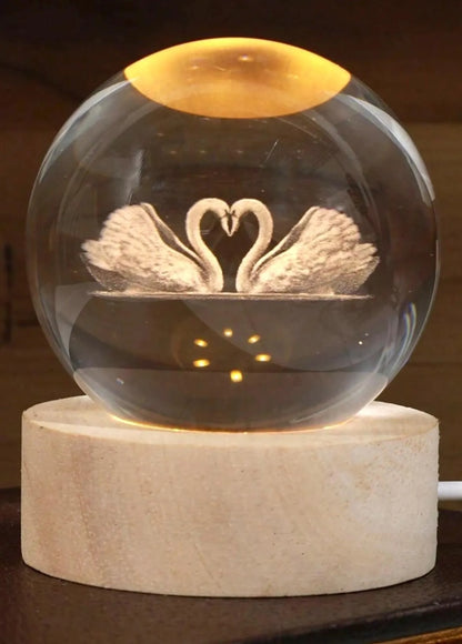 Glob Cristal 3D cu Lebede, LED si Baza Lemn, Decor Romantic, Cadou Special
