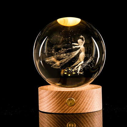 Glob Cristal 3D cu Zana Magica, Baza Lemn cu LED Calda, Decor Cadou Fantasy, 10 cm