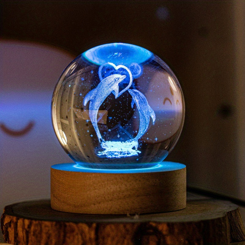 Glob Cristal 3D Delfini 8 cm, cu LED si Baza Lemn, Lampa Decor Marina