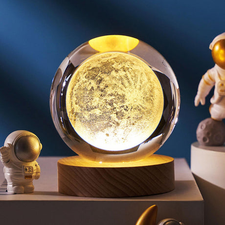 Glob Cristal 3D Luna 8 cm, cu LED si Baza Lemn, Lampa Decor Astronomica