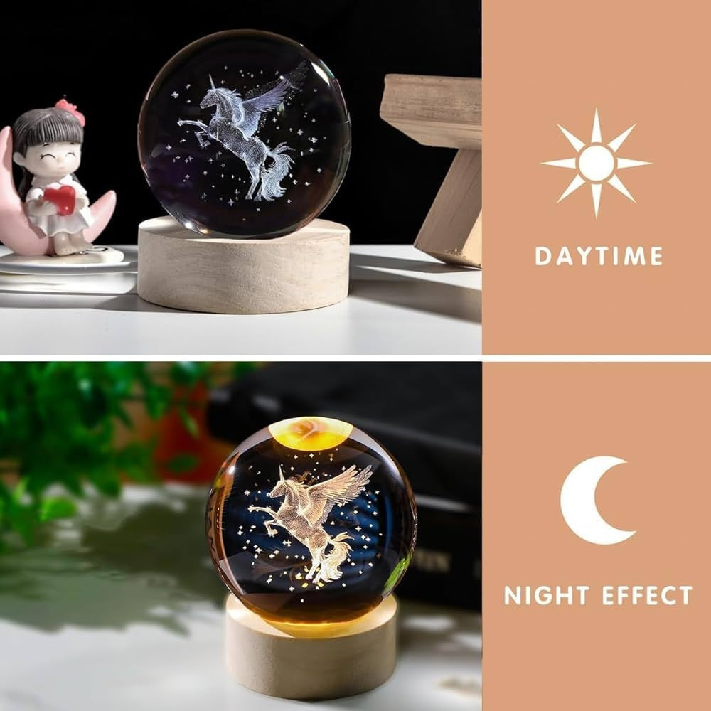 Glob Cristal 3D Unicorn cu Aripi, Baza Lemn si Iluminare LED, Decor Magic, 6 cm