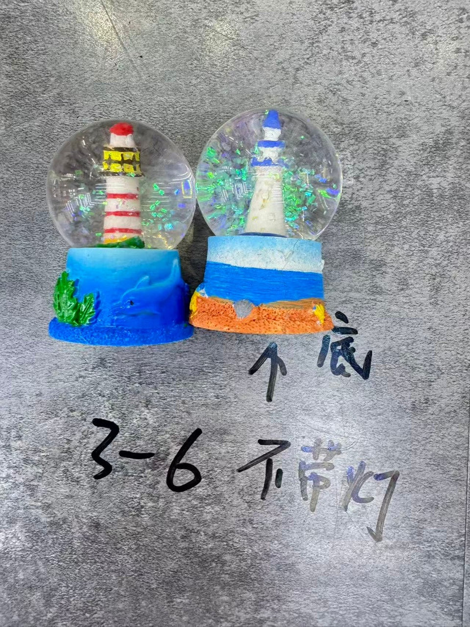 Glob de cristal decorativ cu tematică marină, bază albastră, 14 cm