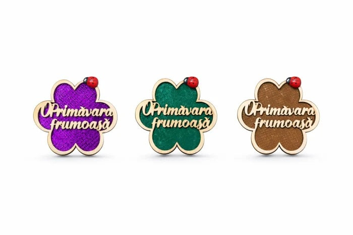 Magnet martisor din lemn forma de trifoi cu mesaj Primavara frumoasa 6x6cm