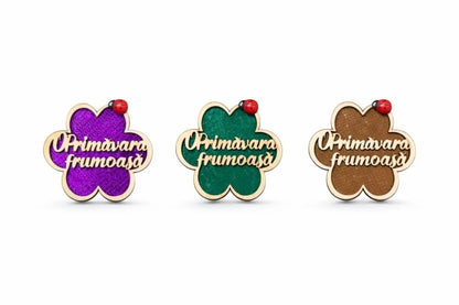Magnet martisor din lemn forma de trifoi cu mesaj Primavara frumoasa 6x6cm