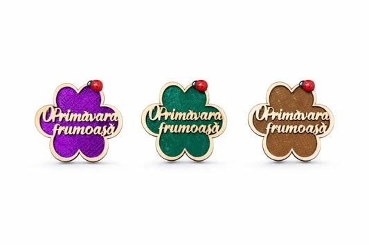 Magnet martisor din lemn forma de trifoi cu mesaj Primavara frumoasa 6x6cm