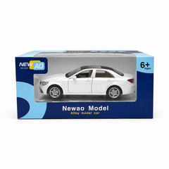 Masinuta sedan aliaj metalic scara 1:32, alba cu acoperis negru, 4 usi, 6 ani+