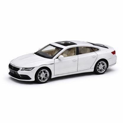 Masinuta sedan premium aliaj metalic scara 1:32, alba, usi deschidere, interior detaliat