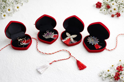 Oferta 9 brose modele mixte de 5 cm in cutie in forma de inimioara de 10x7 cm