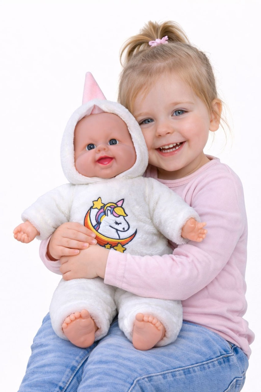 Papusa bebelus 50 cm, costum alb pufos cu unicorn, recita Ingerasul, jucarie interactiva