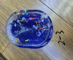 Săpunieră decorativă transparentă cu bile albastre și figurine, 10x7cm