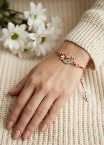 Set 12 bratari martisor cu potcoava stilizata si porumbel, snur rosu alb, ambalate individual