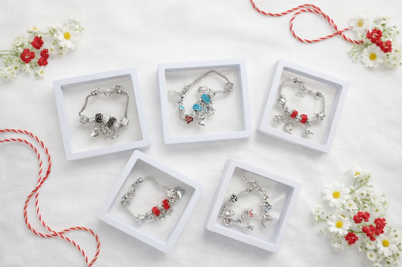 Set 12 Bratari Martisor Elegante, diverse modele, Cadou 1 Martie 9x9 cm