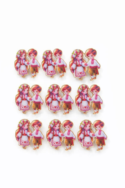 Set 12 brose Martisor pe carton prezentare, 17x10 cm, Cadou 1 Martie, Copii in port popular
