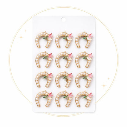 Set 12 brose Martisor pe carton prezentare, 17x10 cm, Cadou 1 Martie, Potcoava cu porumbel
