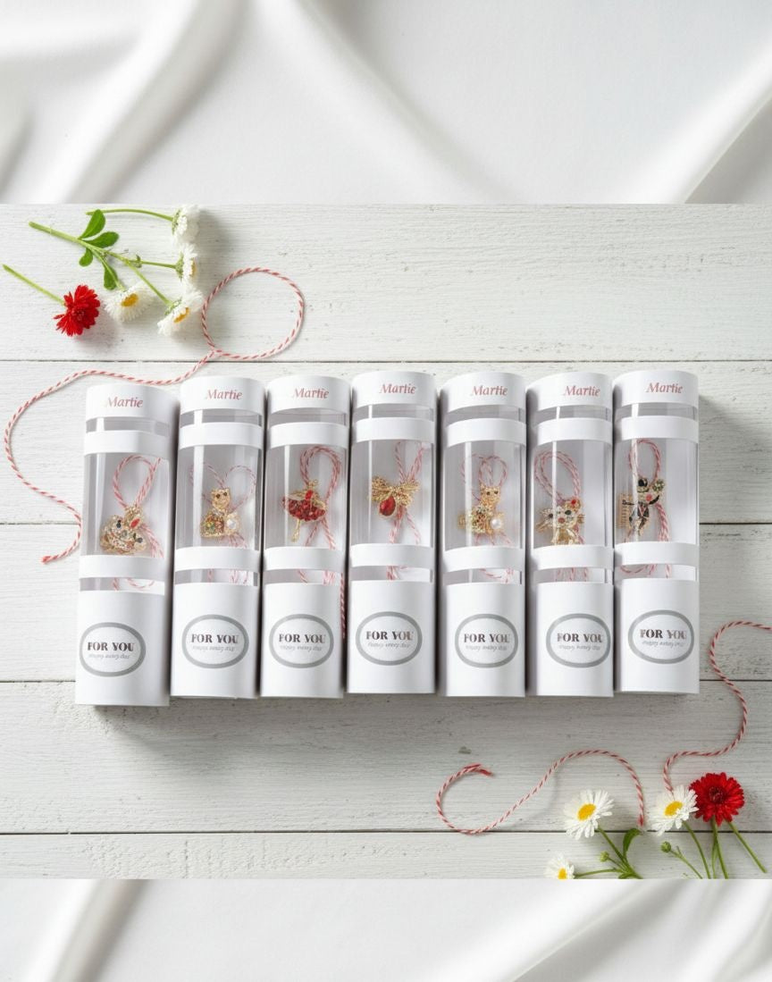 Set 14 Martisoare Elegante, diverse modele, Ambalaj premium alb