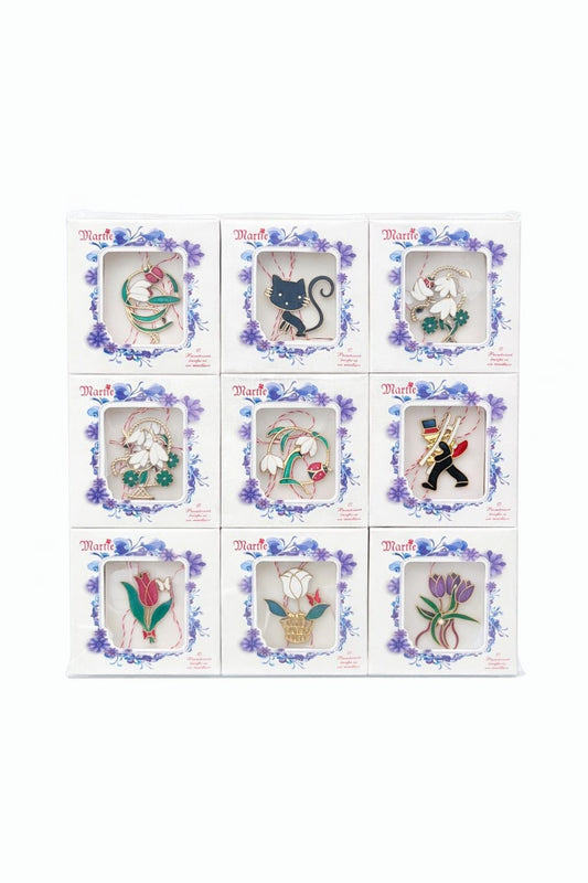 Set 18 brose martisor marime medie ambalaj individual elegant 8.5x8.5 cm