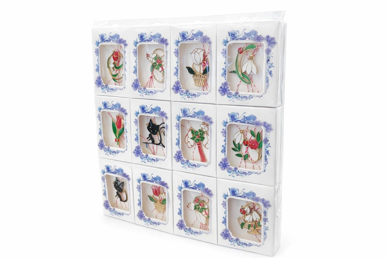 Set 18 brose martisor marime medie ambalaj individual elegant 8.5x8.5 cm