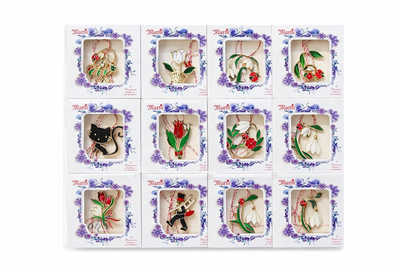 Set 18 brose martisor modele combinate, ambalaj individual, brosa medie, 8.5x8.5cm