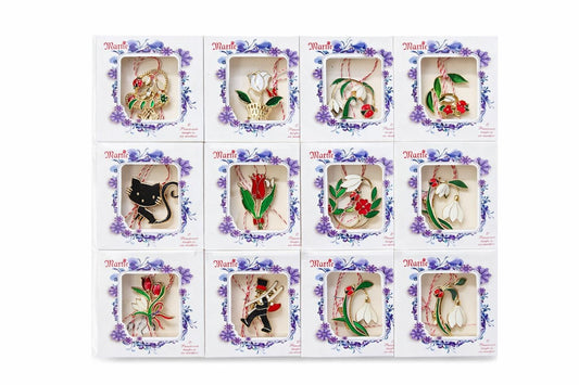Set 18 brose martisor modele combinate, ambalaj individual, brosa medie, 8.5x8.5cm
