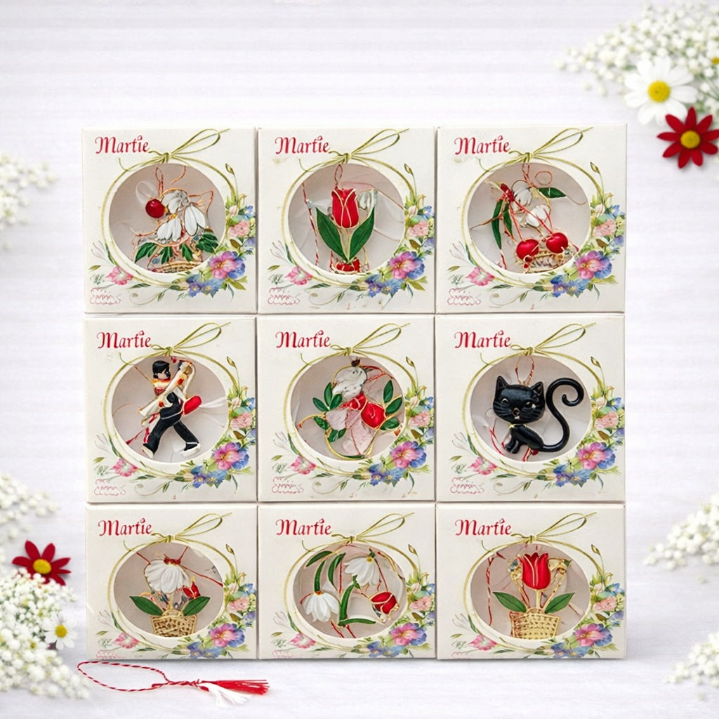 Set 18 brose martisor modele combinate, marime medie, ambalaj individual 8.5x8.5cm
