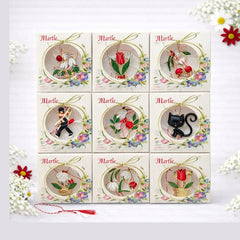 Set 18 brose martisor modele combinate, marime medie, ambalaj individual 8.5x8.5cm