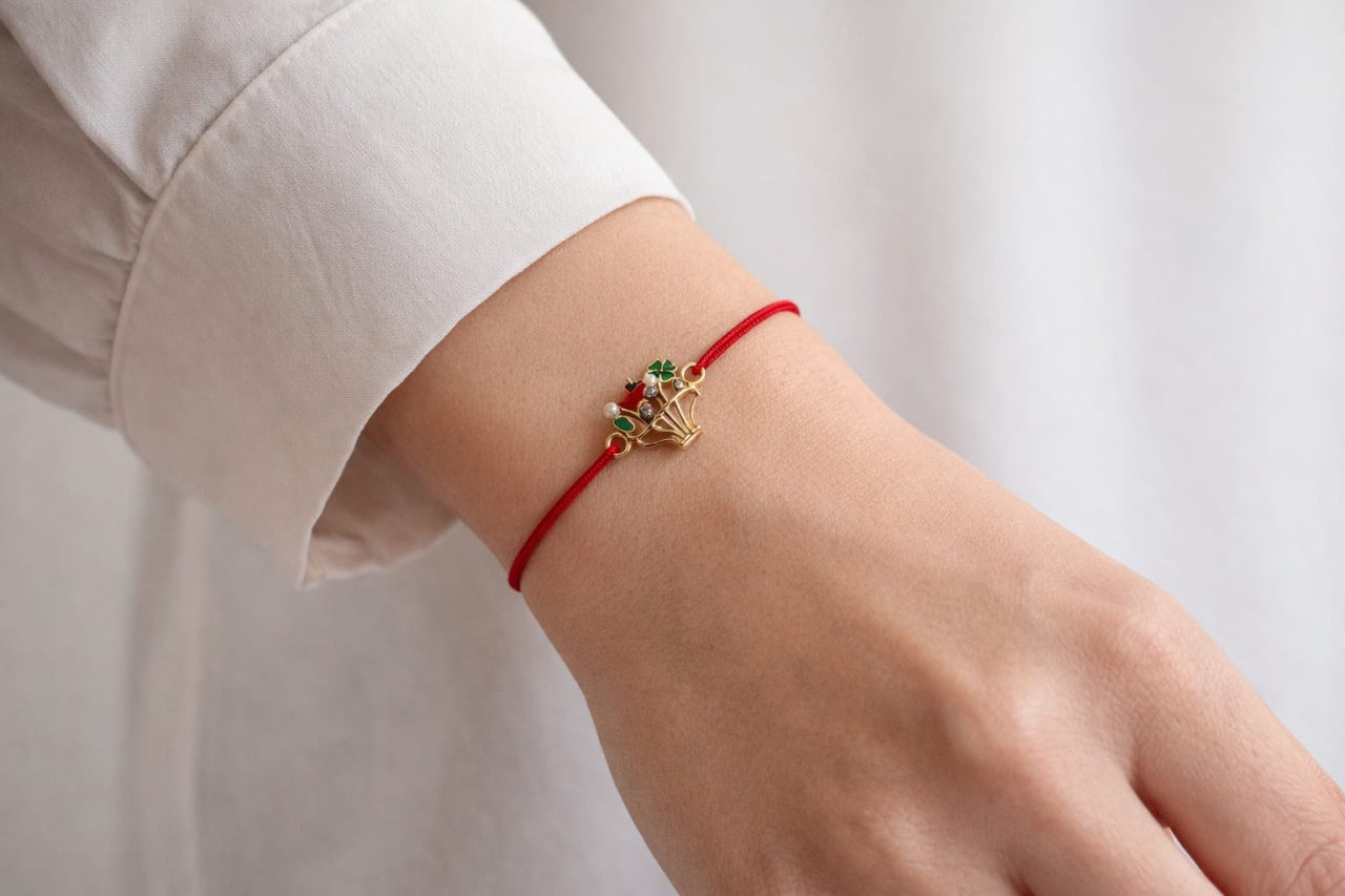 Set 24 bratari martisor 12x3 cm snur rosu cu charm cos festiv, cadou primavara
