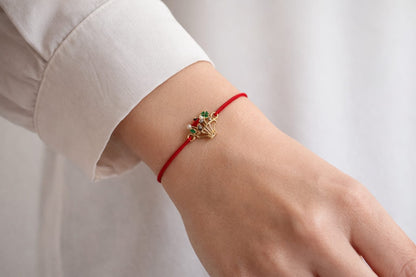 Set 24 bratari martisor 12x3 cm snur rosu cu charm cos festiv, cadou primavara
