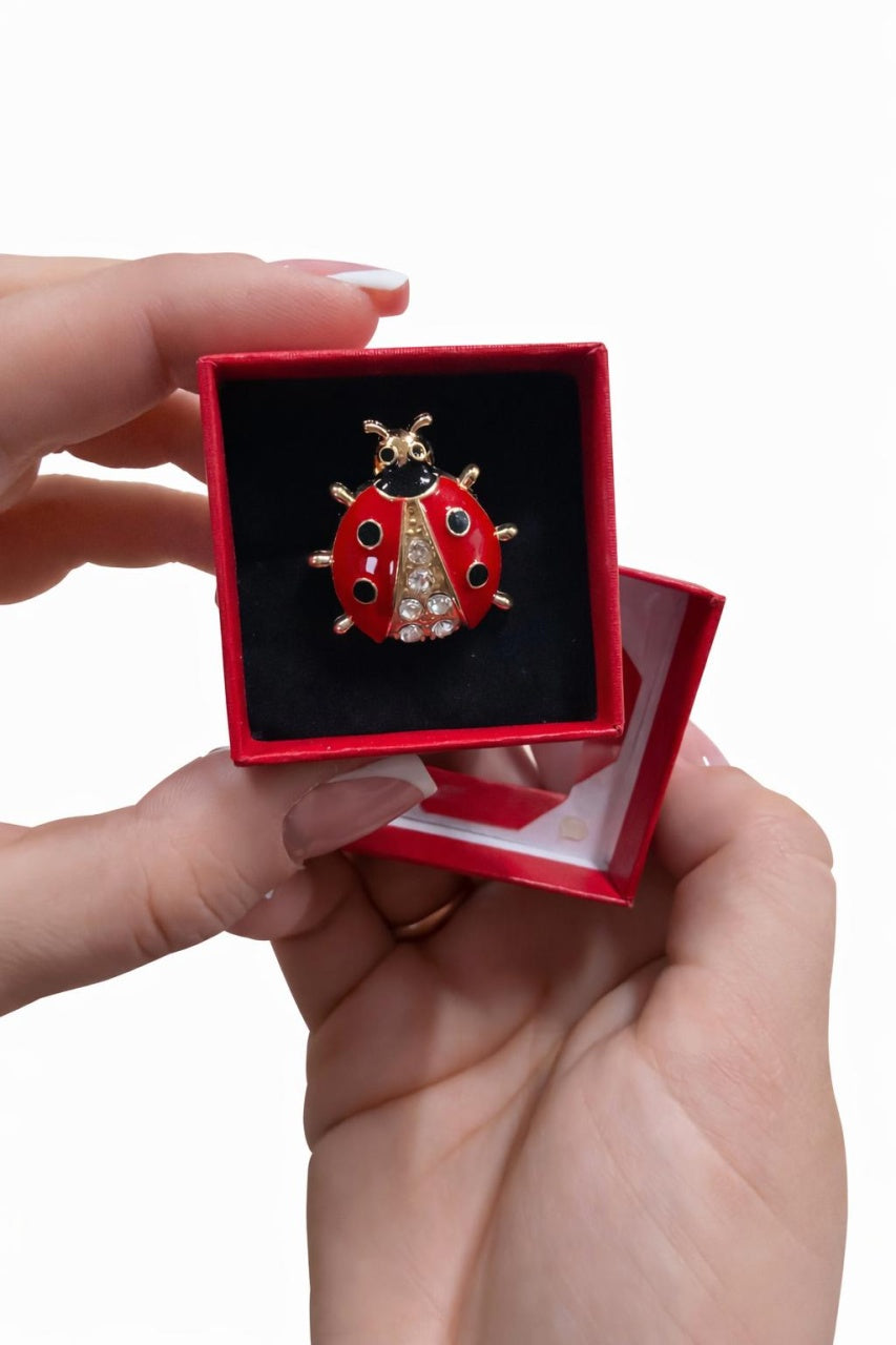 Set 24 brose diverse in cutiute 4x4 cm rosii, cadou primavara elegant si colorat