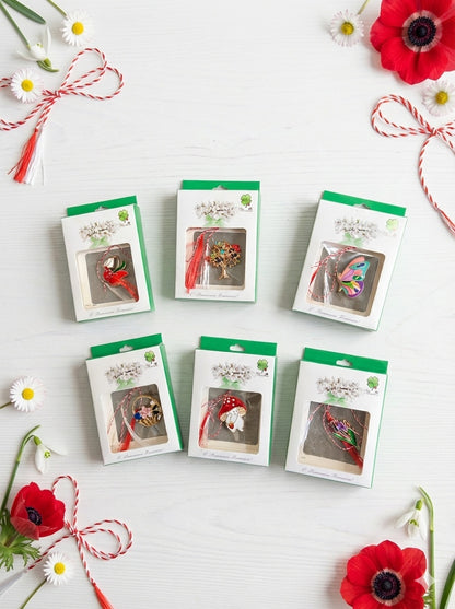 Set 24 Brose Martisor, 8x6 cm, modele mixte, Cadou 1 Martie Femei, Ambalate individual