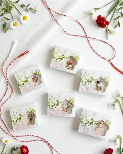 Set 24 brose martisor elegante modele variate ambalaj individual 9x7.5 cm