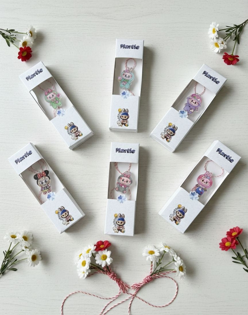 Set 24 brose martisor figurine decorative, ambalate in cutie individuala