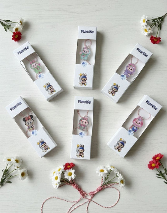 Set 24 brose martisor figurine decorative, ambalate in cutie individuala