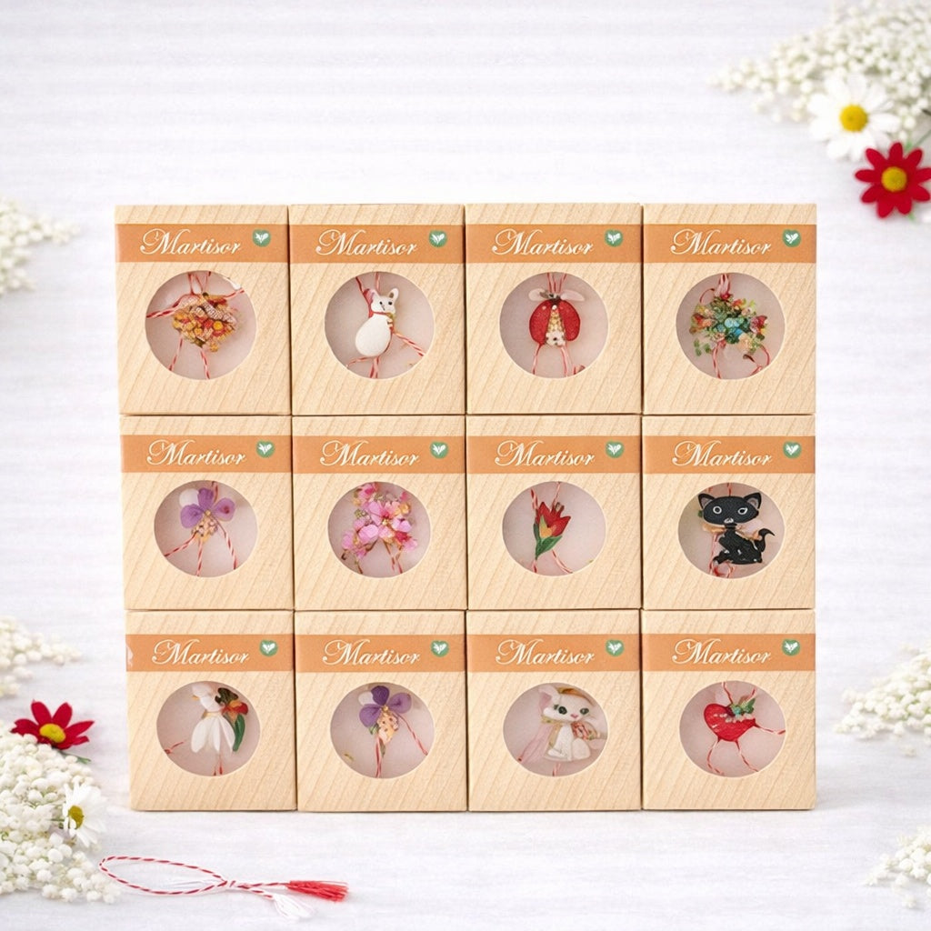 Set 24 Brose Martisor Metalice cu Snur Traditional, Modele Diverse, Cadou 1 Martie 8x1x7 cm