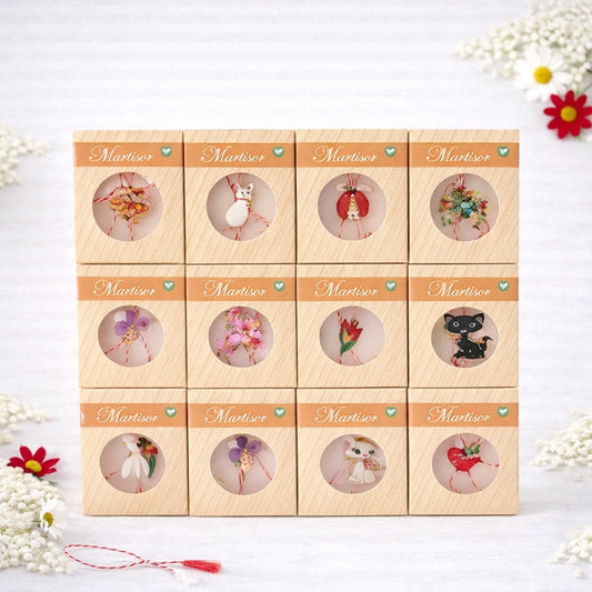 Set 24 Brose Martisor Metalice cu Snur Traditional, Modele Diverse, Cadou 1 Martie 8x1x7 cm