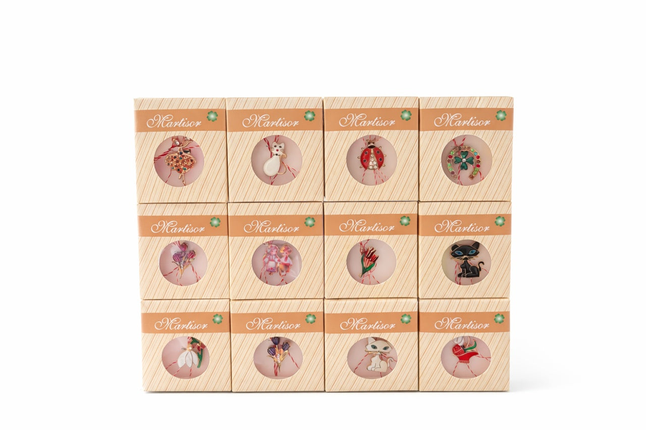 Set 24 Brose Martisor Metalice cu Snur Traditional, Modele Diverse, Cadou 1 Martie 8x1x7 cm