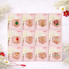Set 24 Brose Martisor Metalice in Cutie Speciala cu Mesaj, Cadou 1 Martie 9x1x7.5 cm