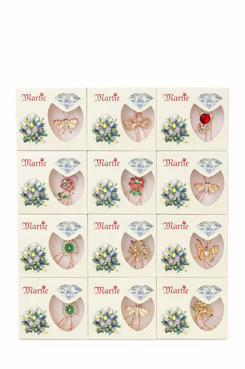 Set 24 Brose Martisor Premium cu Stralucire Eleganta , Modele Variate, Ambalaj Individual 9x7.5 cm