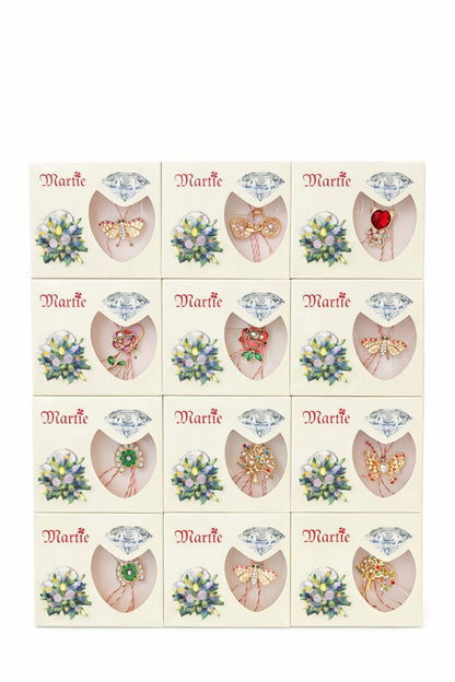 Set 24 Brose Martisor Premium cu Stralucire Eleganta , Modele Variate, Ambalaj Individual 9x7.5 cm