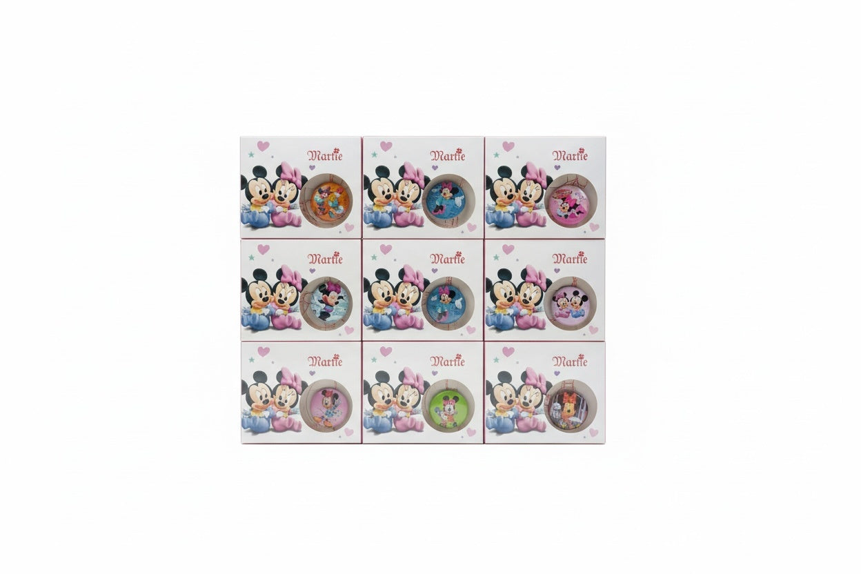 Set 27 Insigne Martisor Copii, Martisor Tip Insigna cu Snur Alb-Rosu, Cutie 7x1x9 cm