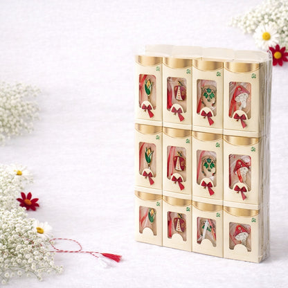 Set 30 Brose Martisor Metalice in Cutie Speciala cu Mesaj, Cadou 1 Martie 10x6 cm