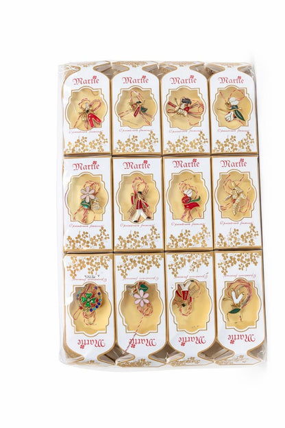 Set 30 brose martisor modele combinate, ambalaj individual elegant, 11.5x5cm