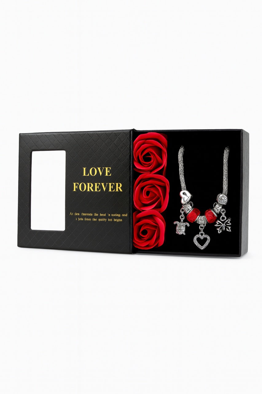 Set Cadou Luxury cu 6 Trandafiri din Sapun si Bratara Surprise + PUNGA Love Forever